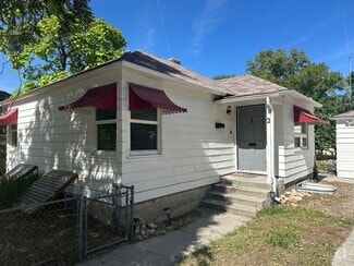 Building Photo - Fantastic Bench Location! Close to BSU and...