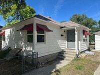 Building Photo - Fantastic Bench Location! Close to BSU and...