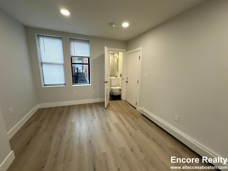 Building Photo - 80 West Cedar St