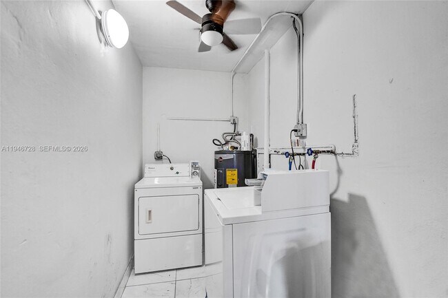 Building Photo - 111 SE 4th Ave