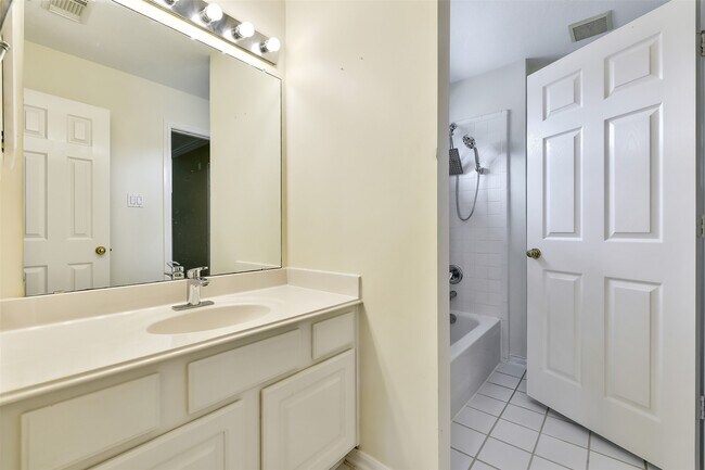 Building Photo - 5803 Song Ridge Ct