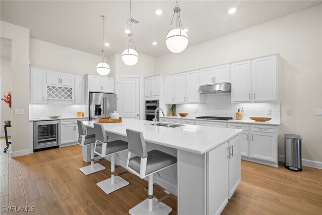 Building Photo - 9774 Everglades Dr