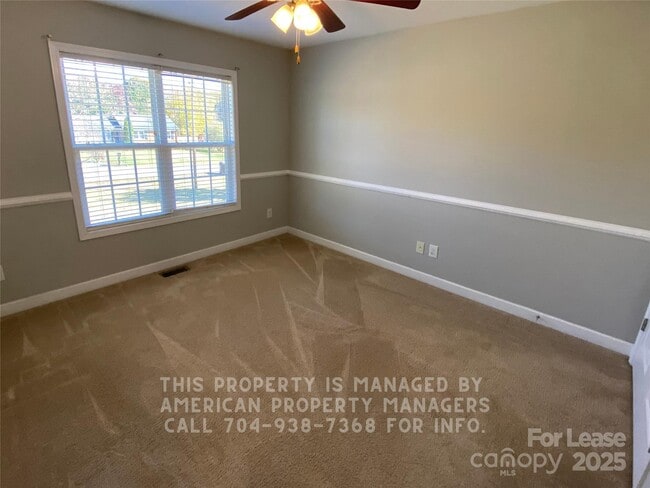 Building Photo - 1040 Rembrandt Dr SW