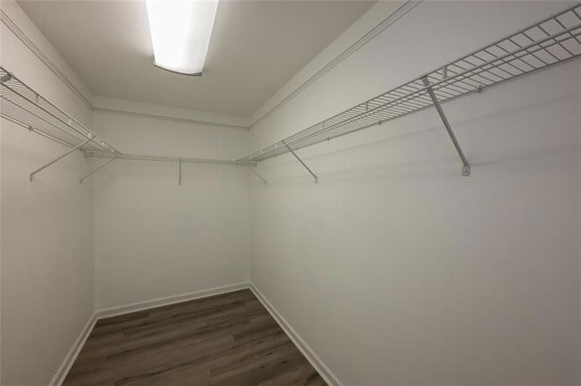 Building Photo - 204 Parc View Ln