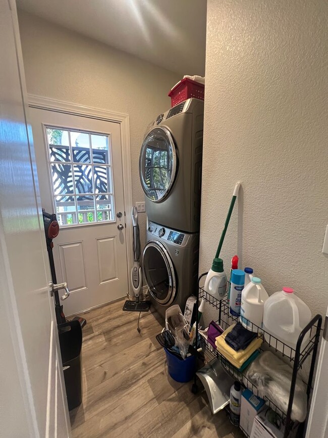Building Photo - Modern 2-Bed, 2-Bath ADU for Rent – in Ups...