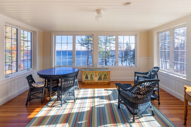 Building Photo - 9 Rockcraft