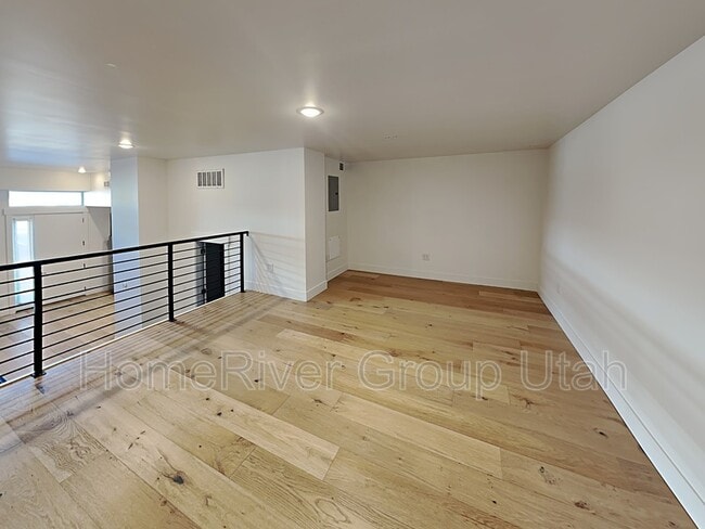Building Photo - 877 S 200 W