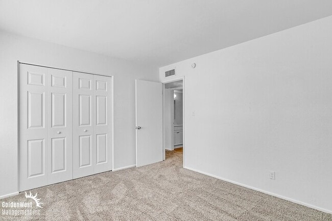 Building Photo - Beautiful 2Bdm 1Ba Apartment with Private ...
