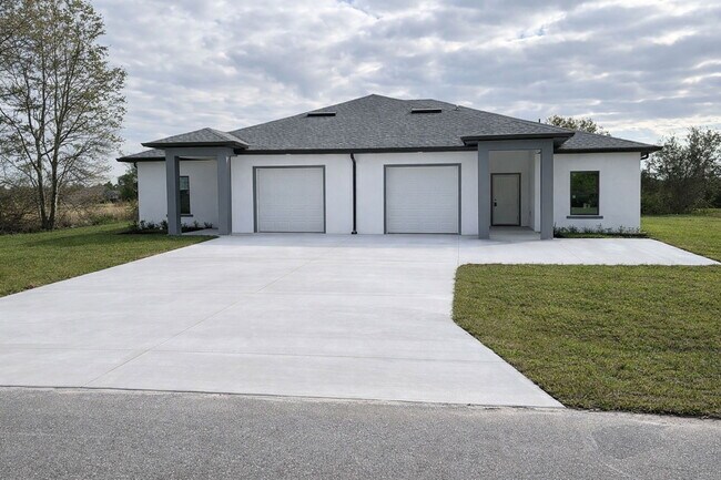 Building Photo - 1156 Melville Rd