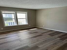 Building Photo - 802 13th Ave S