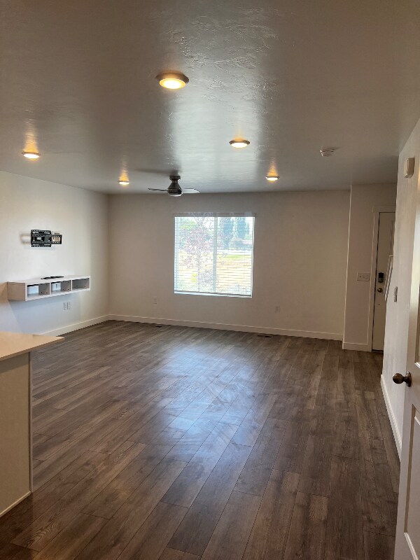 Building Photo - 562 Hal St