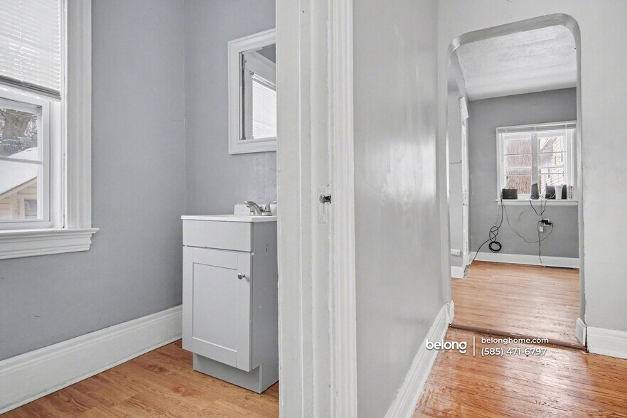 Building Photo - 312 Sawyer St