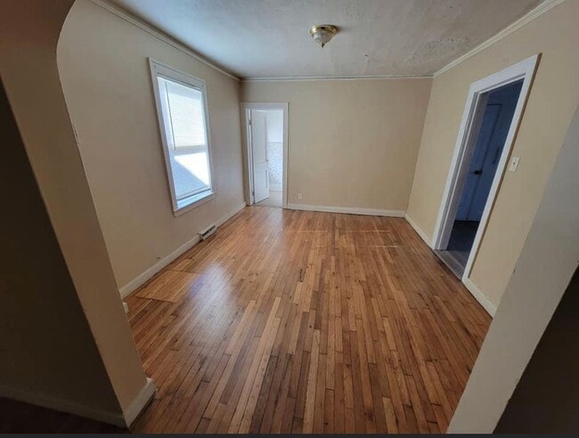 Building Photo - Beautiful 3 bedroom! Section 8 Ready!
