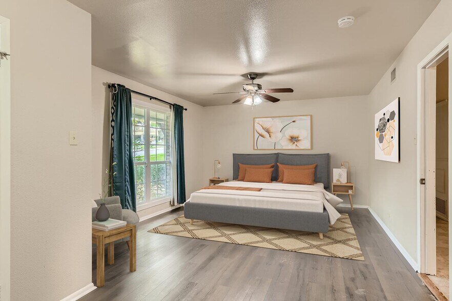 Building Photo - Gorgeous San Antonio home with large backy...