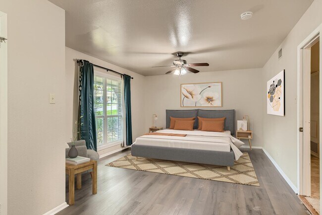 Building Photo - Gorgeous San Antonio home with large backy...