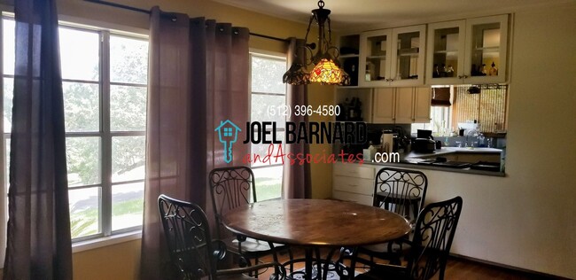 Building Photo - **Available May 10** Large Split Level Hom...