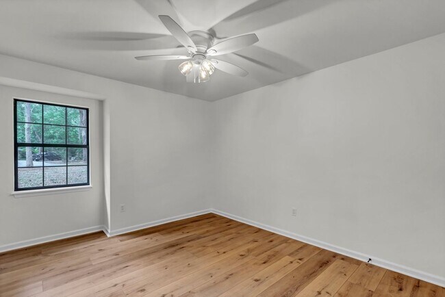 Building Photo - Beautifully Renovated 3 bed/2.5 bath in Ri...