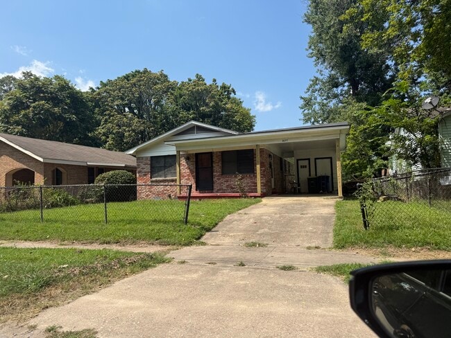 Primary Photo - 2607 E Washington Ave