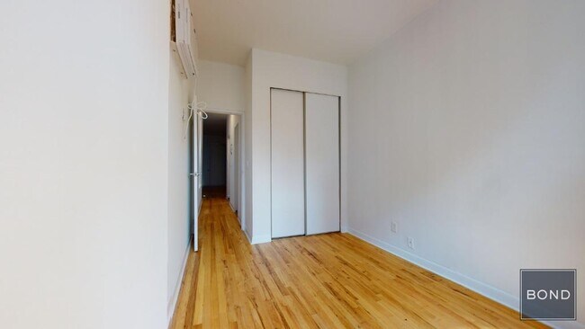 Building Photo - 212 E 85th St