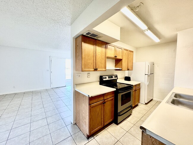 Building Photo - Spacious 2-Bed, 2-Bath Townhome for Rent w...