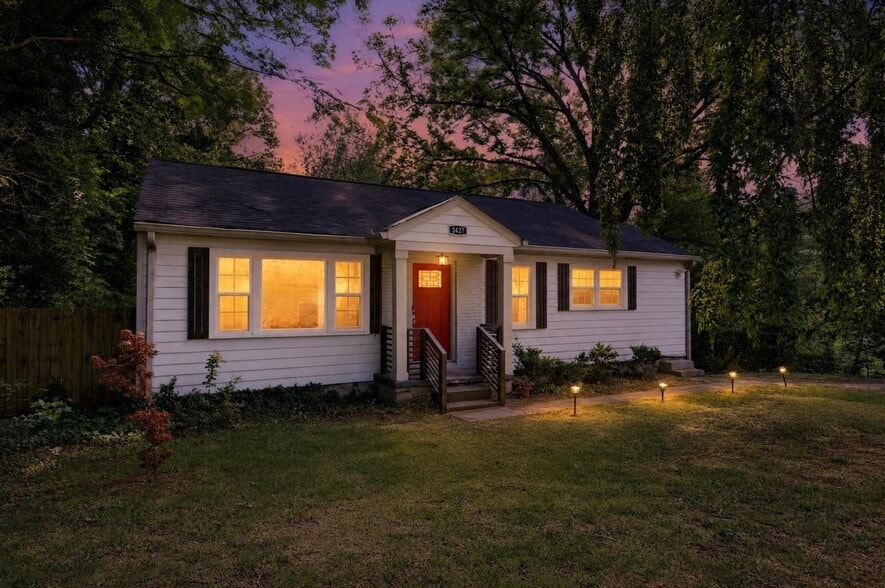 Building Photo - 3427 Jackson Dr