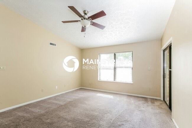 Building Photo - 3 Bedroom Pet-Friendly Home in Indianapolis, IN with Main Street Renewal