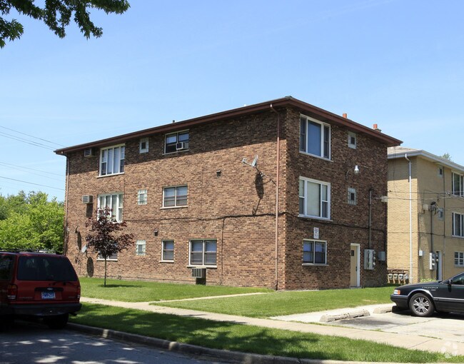 Building Photo - 7039 Parrish Ave