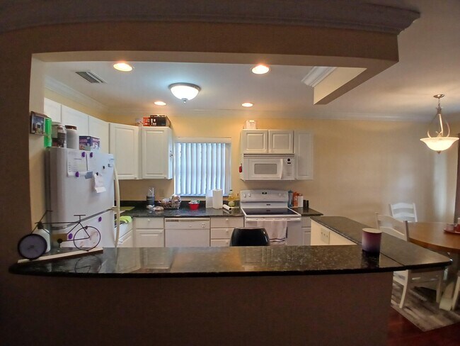 Building Photo - 69 Royal Oak Ct