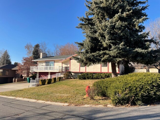Building Photo - Spacious House on the Northeast Bench in Orem