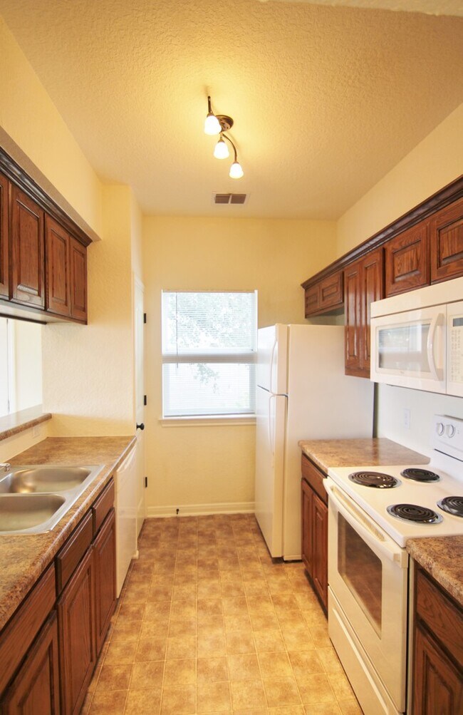 Building Photo - Large Deck off Living Room / Fridge Included /Located Between Gruene & Downtown New Braunfels /CISD