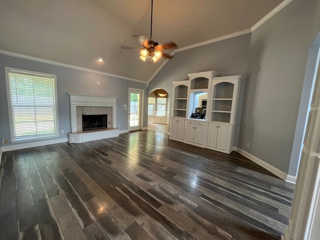 Building Photo - 1050 Azalea Garden Dr