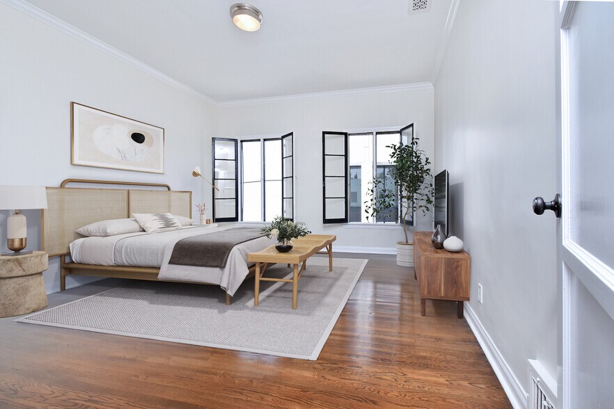 Building Photo - 724 S Genesee Ave