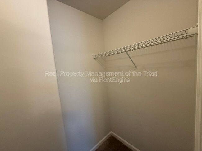 Building Photo - 3904 Vershire Ave