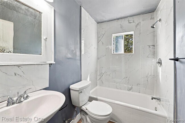 Building Photo - 15401 Littlefield St