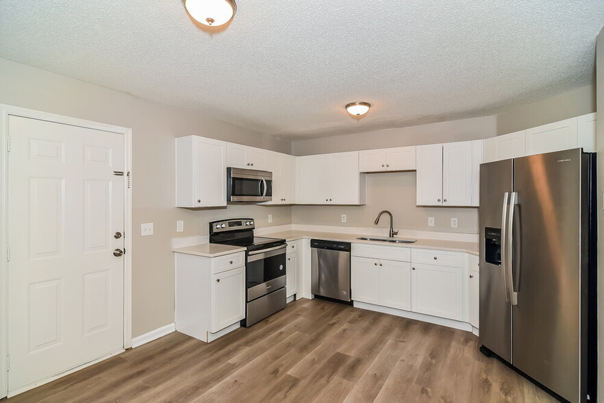 Building Photo - 2728 Painted Pony Dr