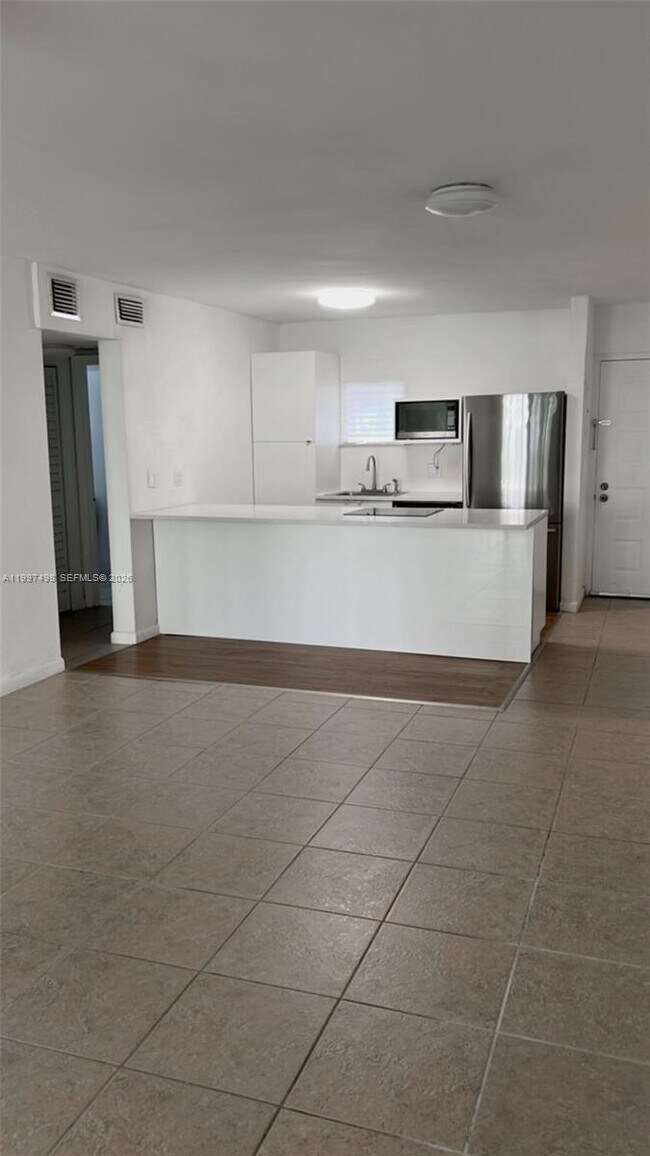 Building Photo - 8215 Lake Dr