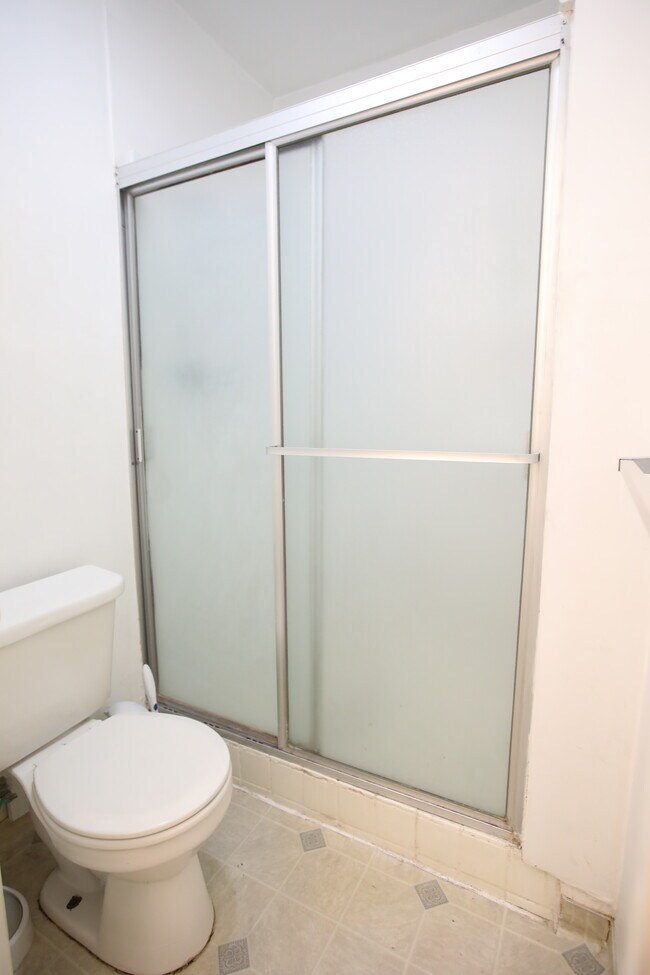Bathroom/Shower in bedroom - 6315 Primrose Ave