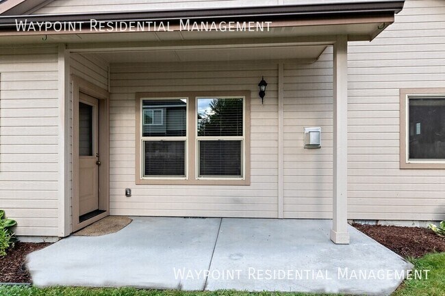 Building Photo - 2686 Vallin Ave N