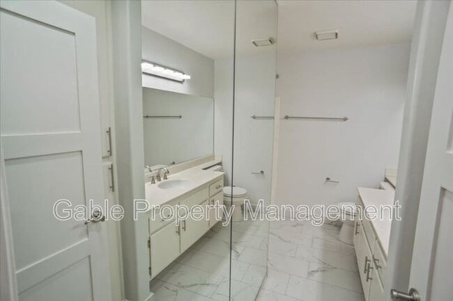 Building Photo - 18716 Vista Del Canon