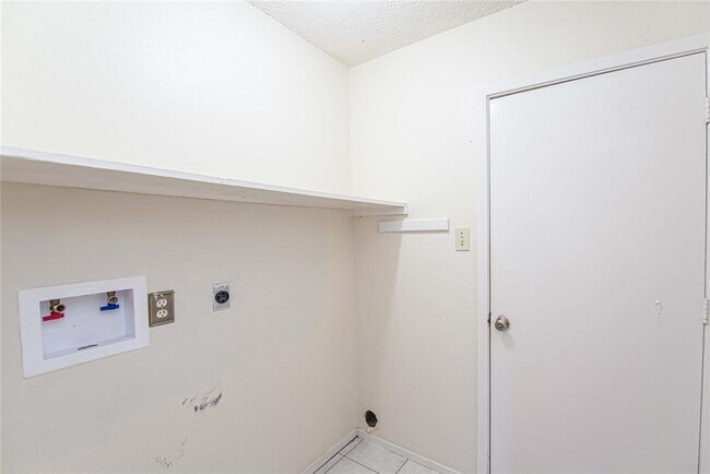 Building Photo - 25518 Chapel Ridge Ln