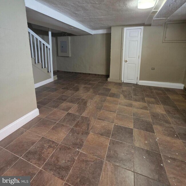 Building Photo - 5305 Central Ave SE