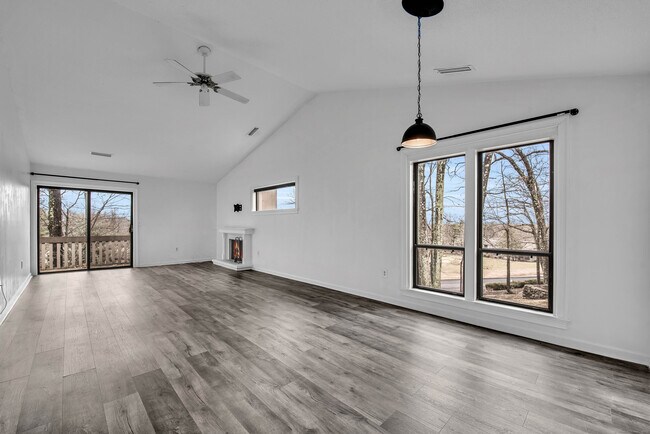 Building Photo - 7 Cottonwood Dr