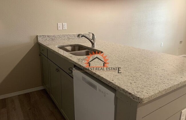 Building Photo - Modern 2 bedroom 2 bath apartment