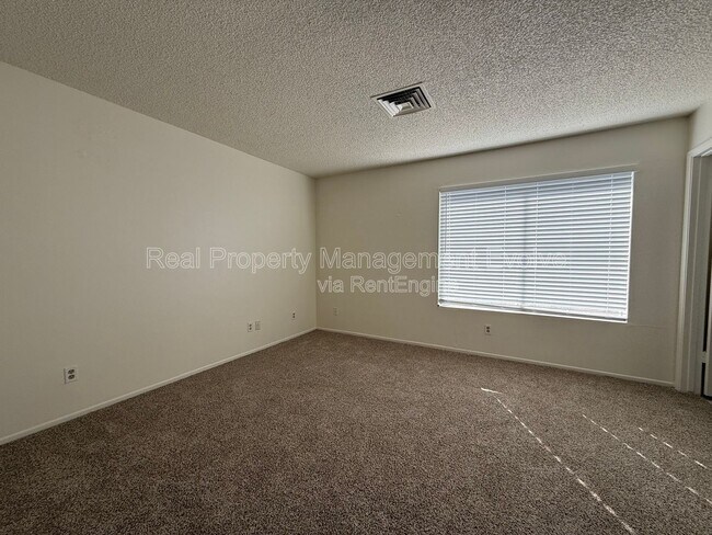 Building Photo - 6437 W Sierra St