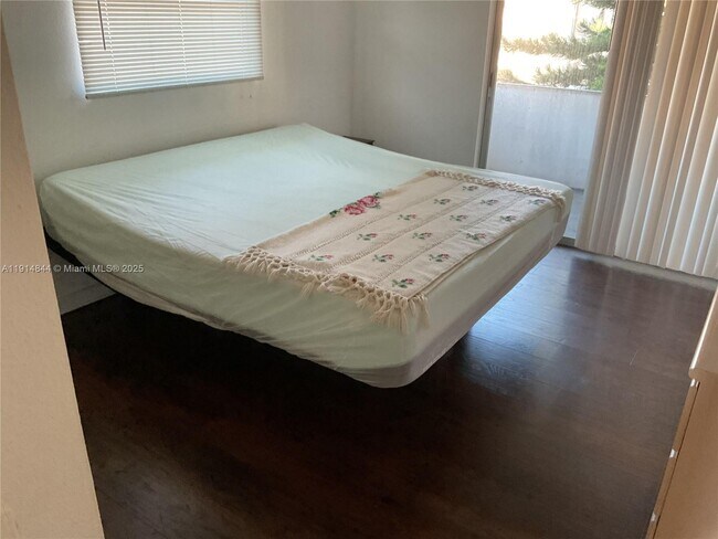 Building Photo - 516 Saxony Dr