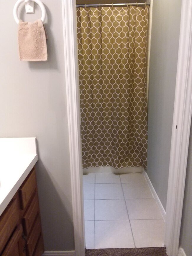 Building Photo - Lexington Square Townhome