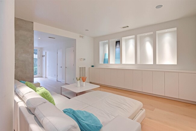 Primary Photo - 39 River Hollow Ln