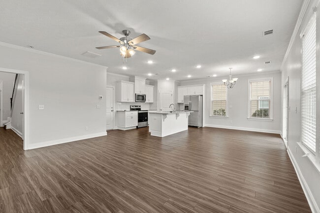 Building Photo - 597 Vinings Dr