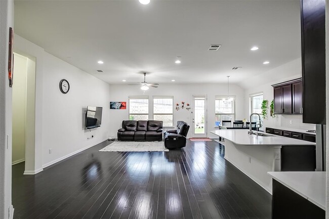 Building Photo - 2921 Zelma Dr