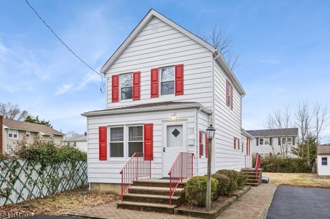 Building Photo - 13 William St